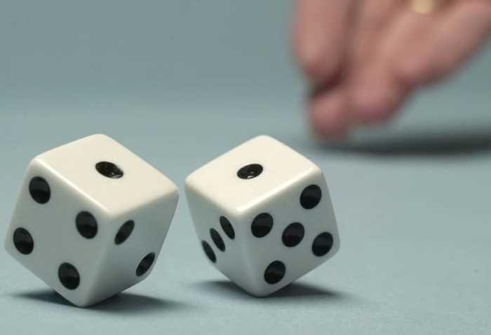 Mẹo chơi sicbo - quan sát dealer lắc xí ngầu