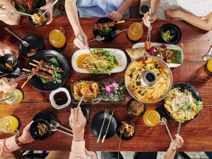 Giải nghĩa giấc mơ thấy ăn uống nói cho bạn biết điều gì ?